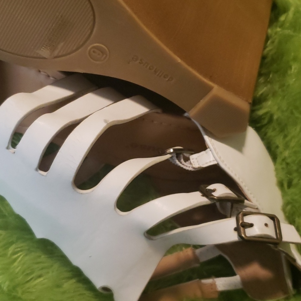 Heels - Picture 3 of 3